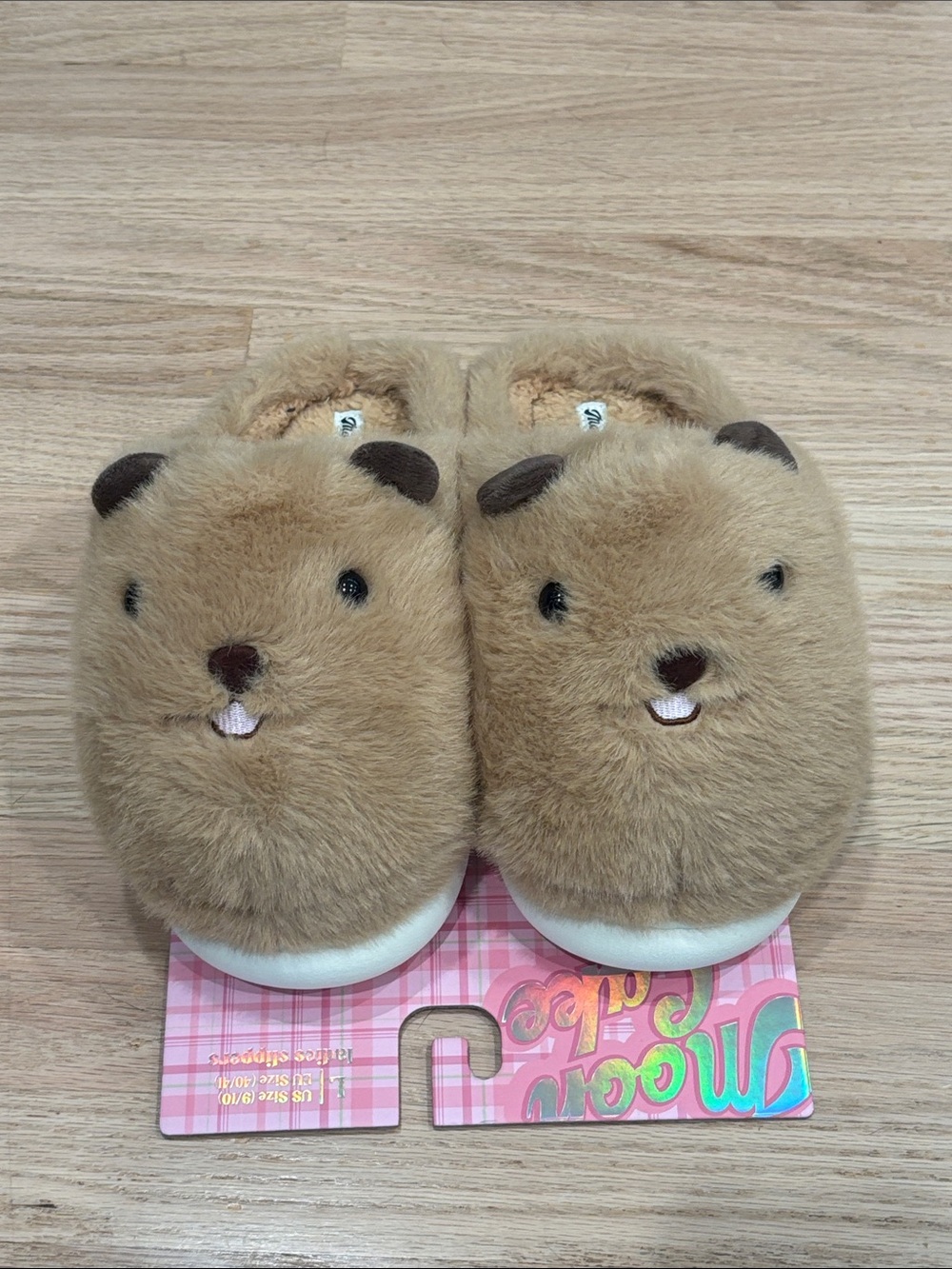 NWT Moon Cake Plush Capybara Slippers in Light Brown - W9/10(L)